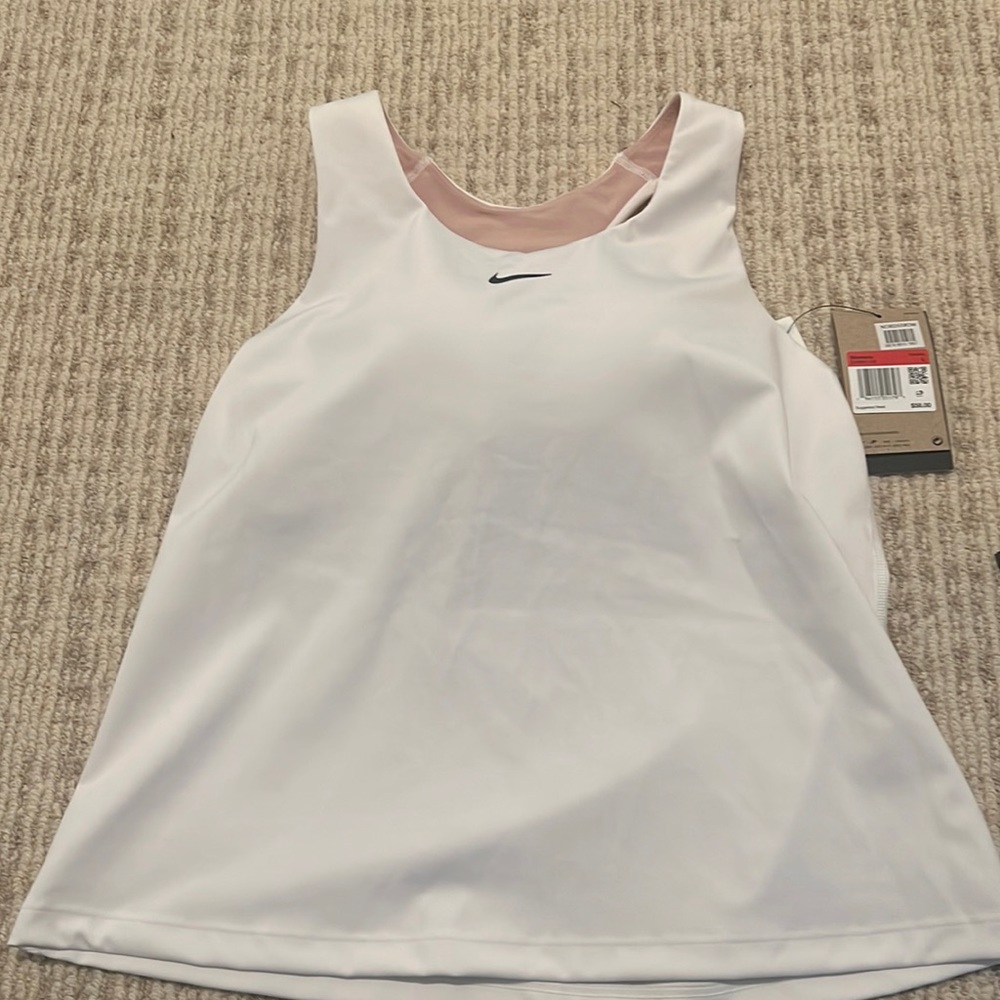 Nike dri fit tank w built in bra